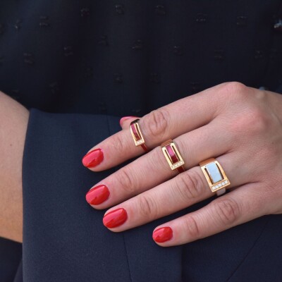 Bague Clozeau DÉFERLANTE en or rose, résine blanc nacré et diamants