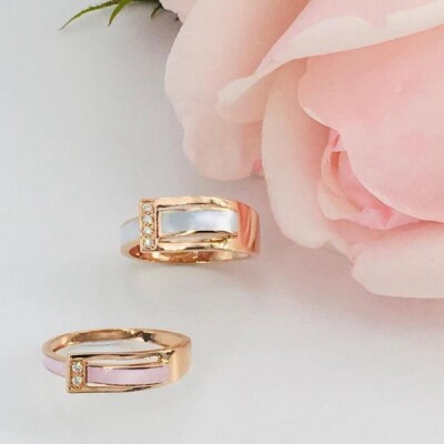 Bague Clozeau DÉFERLANTE en or rose, résine nacrée blanc et diamants