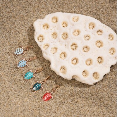 Pendentif Gigi Clozeau Tortue en or rose et résine corail