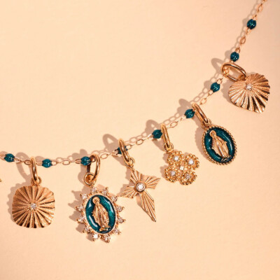 Pendentif Gigi Clozeau Madone en or rose et résine jungle