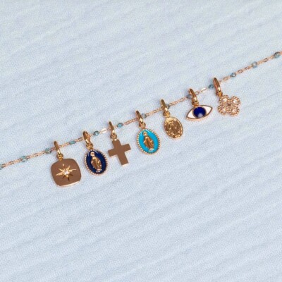 Pendentif Gigi Clozeau Madone en or rose et résine Bleu nuit