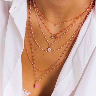 Pendentif Gigi Clozeau Croix Perlée en or rose, résine corail et diamant