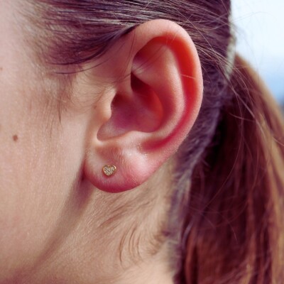 Boucles d'oreilles Cœurs Collection Lumière enfant, or jaune 750 millièmes et oxydes de zirconium à vis