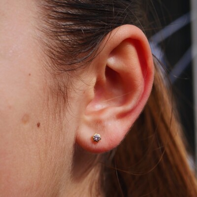 Boucles d'oreilles Etoiles Collection Lumière enfant, or jaune, oxydes de zirconium à vis