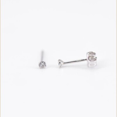 Boucles d'oreilles Collection Lumière or blanc 750 millièmes et oxydes de zirconium 2mm.