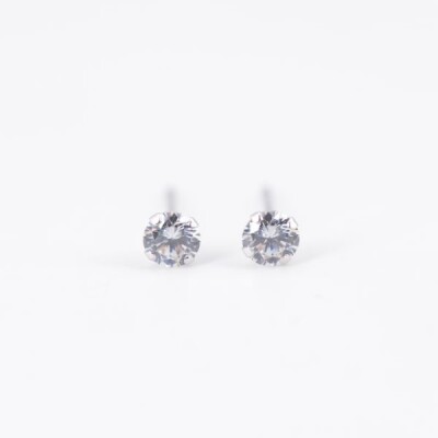 Boucles d'oreilles Collection Lumière or blanc 750 millièmes et oxydes de zirconium 4 mm.