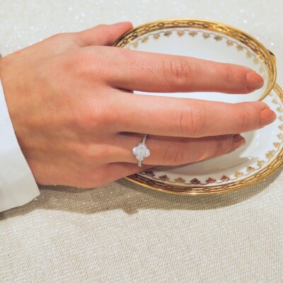 Bague Trèfle Ligne Vendôme Collection Lumière en or blanc 750 millièmes et diamants