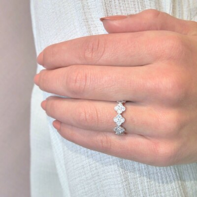 Bague Ligne Vendôme Collection Lumière en or blanc 750 millièmes et diamants