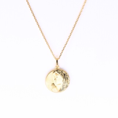 Médaille Vierge en prière Collection Lumière en or jaune 750 millièmes.