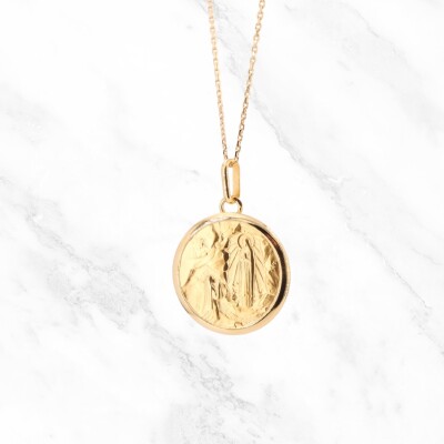Médaille Vierge de Lourdes Collection Lumière en or jaune 750 millièmes.