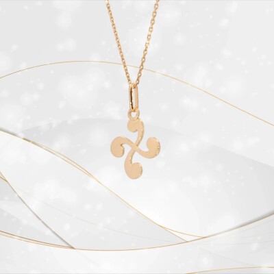 Pendentif Croix Basque Collection Lumière en or jaune 750 millièmes
