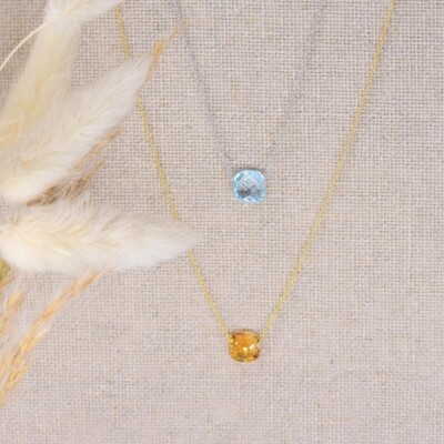 Collier Collection Lumière en or blanc 750 millièmes et topaze bleue