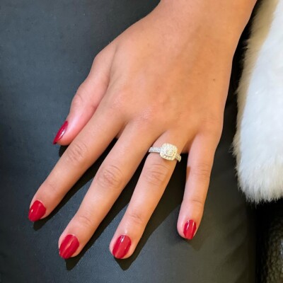 Bague carrée diamants corps serti en or blanc et diamants