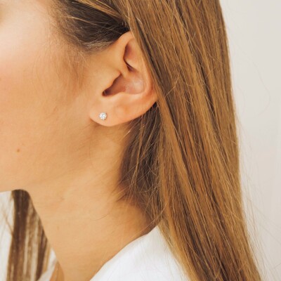 Boucles d'oreilles Poque Joaillier en or blanc 750 millièmes et diamants