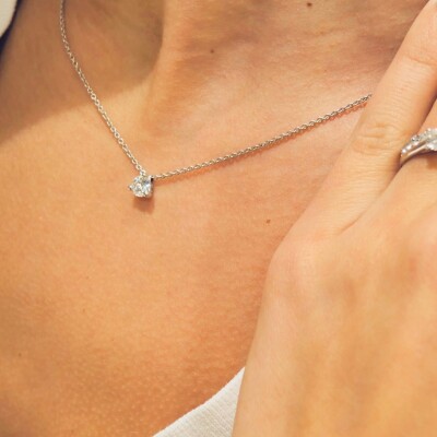 Collier Collection Poque Joaillier or blanc 750 millièmes et diamant 50 centièmes de carat