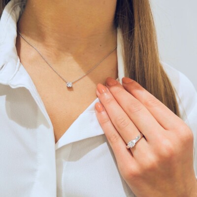 Collier Collection Poque Joaillier or blanc 750 millièmes et diamant 70 centièmes de carat