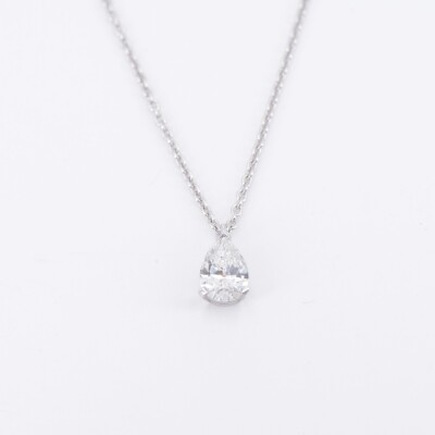 Collier Poque Joaillier or blanc 750 millièmes et diamant poire