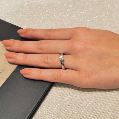 Bague de fiançailles Solitaire Poque Joaillier en or blanc 750 millièmes et diamant
