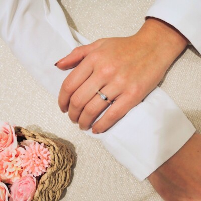 Bague de fiançailles Solitaire Poque Joaillier en or blanc 750 millièmes et diamant