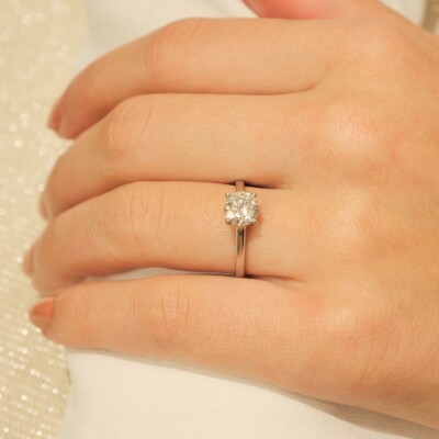 Bague Solitaire Poque Joaillier platine 950 millièmes et diamant un carat