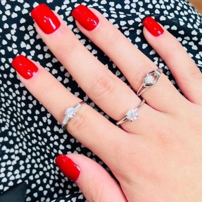 Bague Solitaire accompagné Poque Joaillier or blanc 750 millièmes et diamants