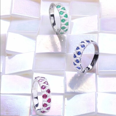 Bague Princess Crown en or blanc, saphirs et diamants