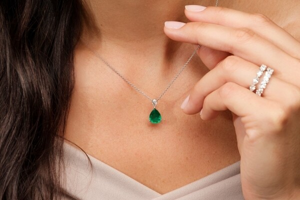 Colliers et pendentifs