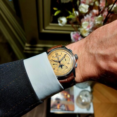 Breitling Premier B25 Datora