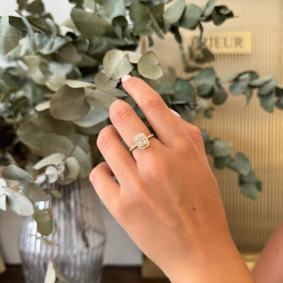 Solitaire demi-tour or jaune et pavé de diamants