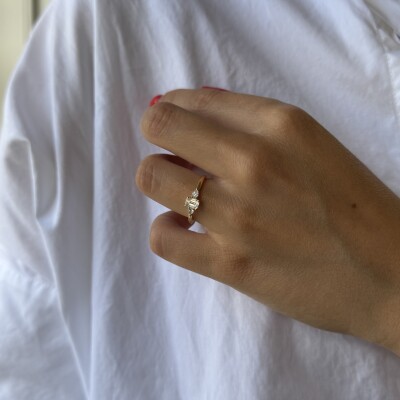 Solitaire or jaune et diamants