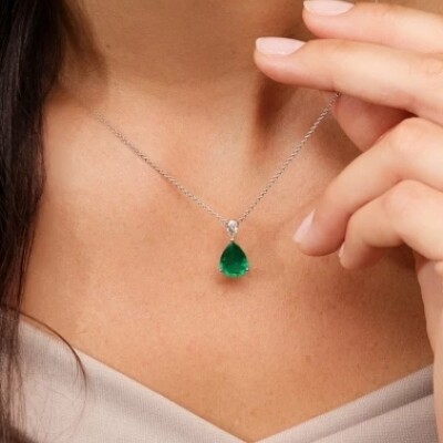 Colliers et pendentifs