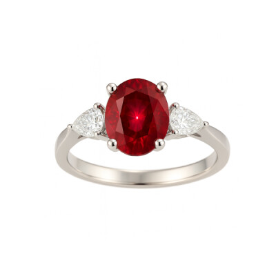 Bague or blanc, rubis et diamants