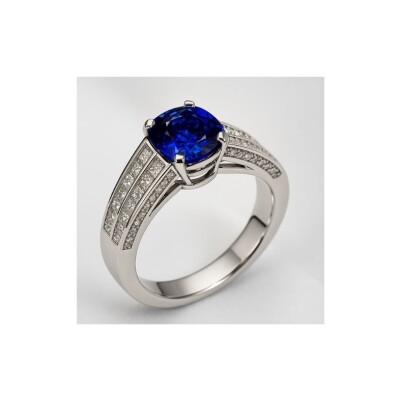 Bague or blanc, saphir et diamants