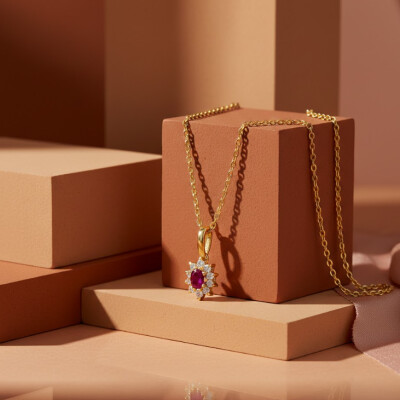 Collier or jaune 18 cts, rubis et diamants