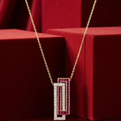 Collier en or jaune, rubis et diamant