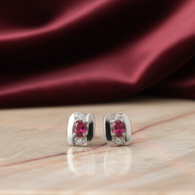 Boucles d'oreilles en or blanc, rubis et diamants 0.02ct