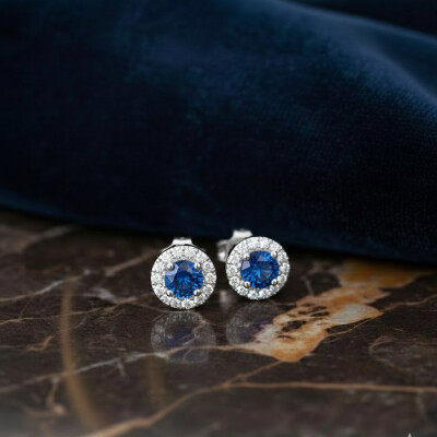 Boucles d'oreilles en or blanc, saphirs et diamants de 0.08ct