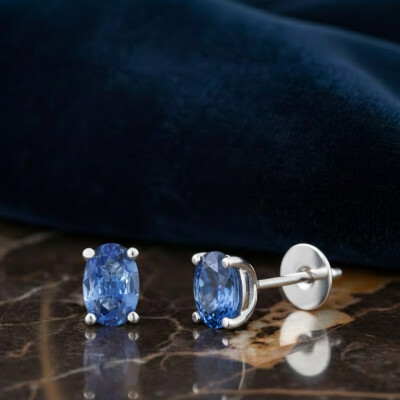 Puces d'oreilles en or blanc et saphirs