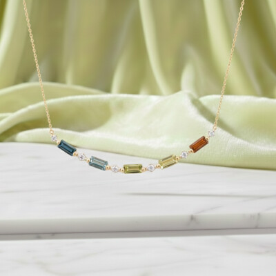 Collier or jaune 18 cts et pierres fines