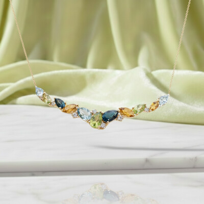 Collier or jaune 18 cts, diamants et pierres fines