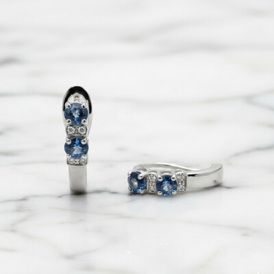 Demi créoles or blanc saphirs et diamants