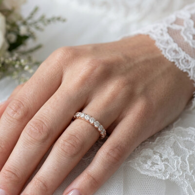 Alliance or jaune 18 cts, demi tour diamant