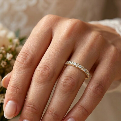 Alliance or jaune 18 cts demi tour diamants