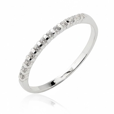 Alliance or blanc 18 cts et diamants synthétiques