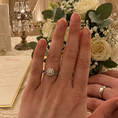 Alliance incurvée or blanc 18 cts et diamants