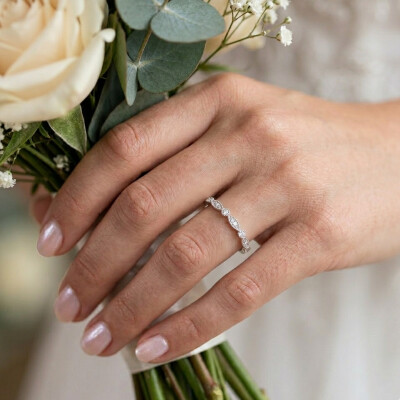 Alliance or balnc 18 cts et diamants