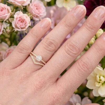 Alliance V or jaune 18 cts et diamants