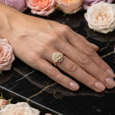 Bague fleur or jaune 18 cts et diamants