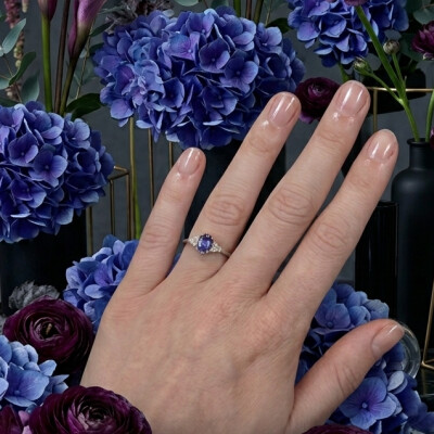 Bague or blanc, tanzanite et diamants