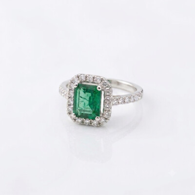 Bague or blanc 18 ct émeraude et diamants
